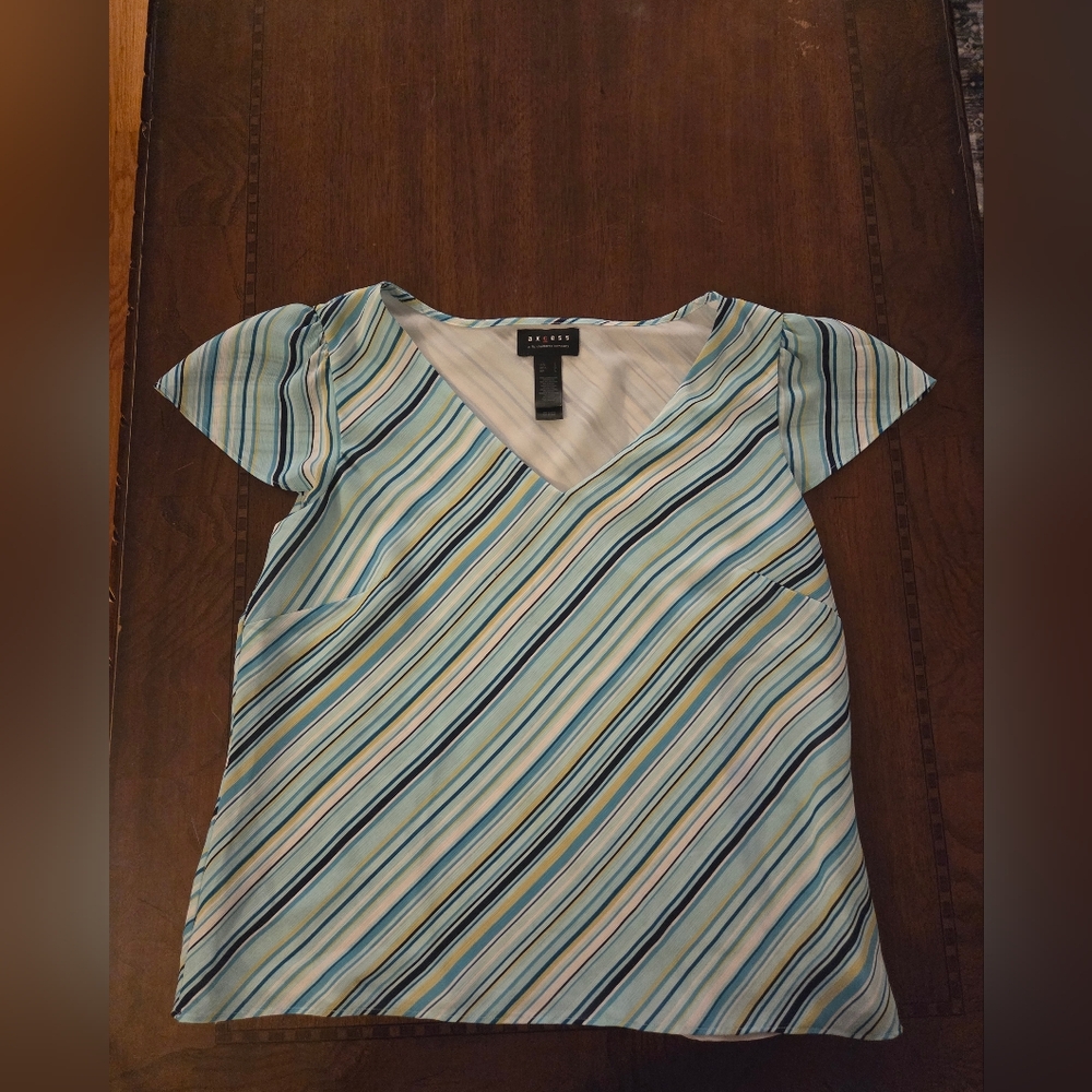 women large short sleeve striped blue white green light weight flowy top
